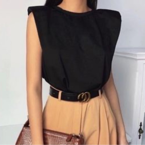 Zara Tops - NWT Zara shoulder pad padded top black chic blogger favorite style sold out